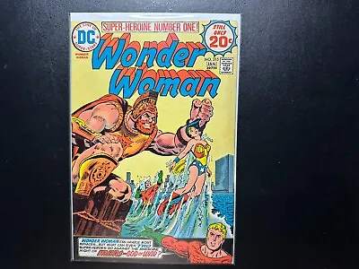 Buy Wonder Woman #215 DC Comics 1974 , Aquaman Appearance Bronze Age • 16.79£