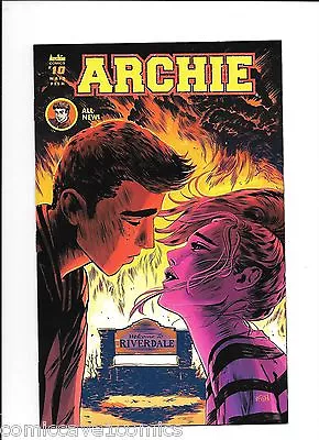 Buy Archie #10 | 2015 Series | Cover A | 1st Print | Near Mint (9.4) • 3.11£