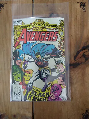 Buy 821. Marvel Comics The Avengers #225 • 5.99£